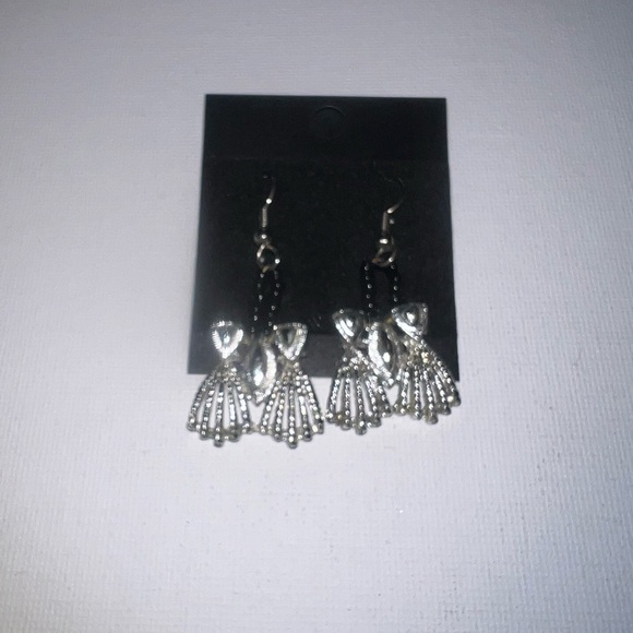 COPY - ♦️ Silver-toned metal charm with black stone, dangling silver-toned meta… - Picture 4 of 4